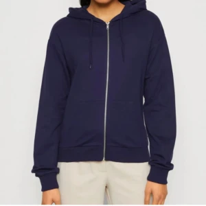 Marinblå zip up - Marinblå zipup hoodie från even & odd  Fint skick utan några skavanker 