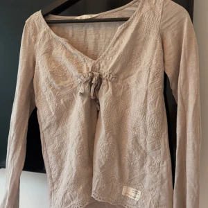 Odd Molly topp - Aldrig använ, endast testad. Odd Molly. Går att knyta i fram för att få en bättre ”form”