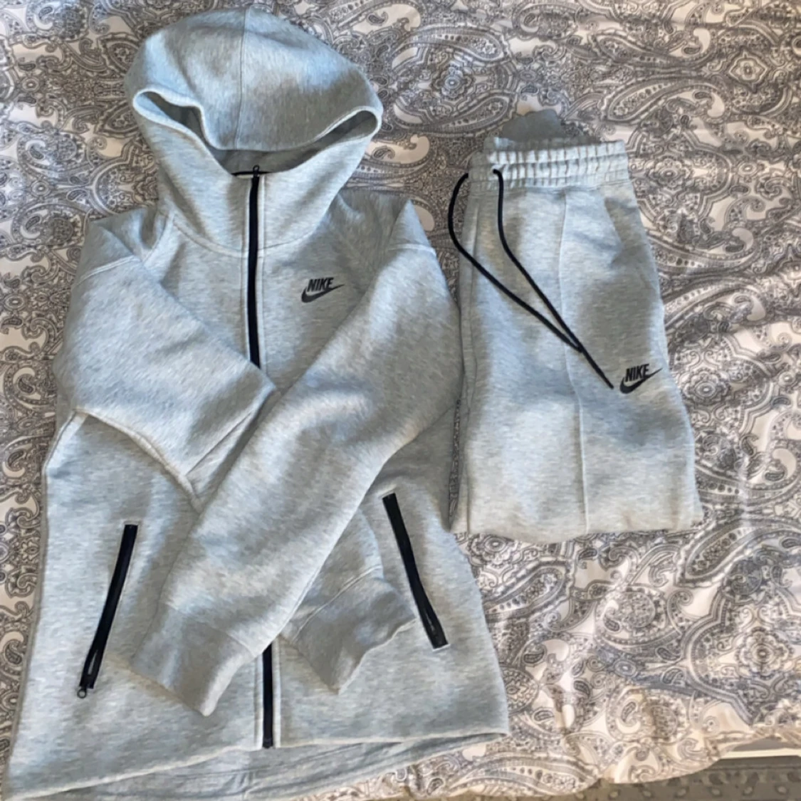Nike Tech Set (Grå)