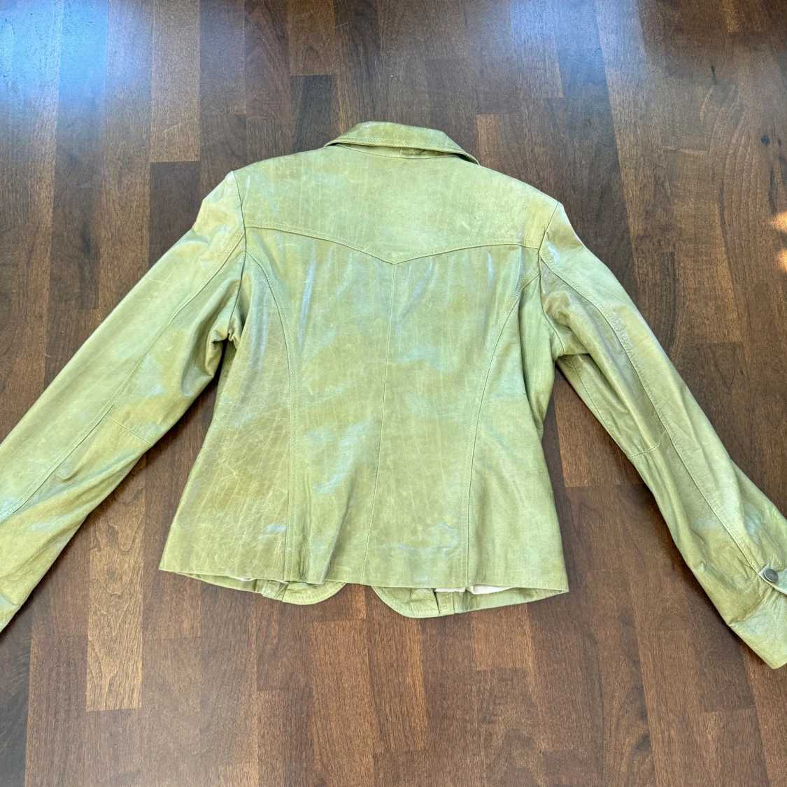 Grön mockajacka från Saki - 2