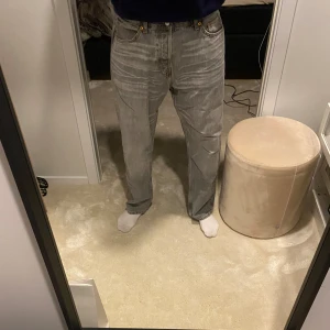 Baggy jeans  - Baggy jeans i grå färg från weekday, storlek 31/30. Pris ej hugget i sten