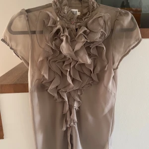 Saint Tropez blus - Säljer den här jättefina blusen 🥂😜 xoxo