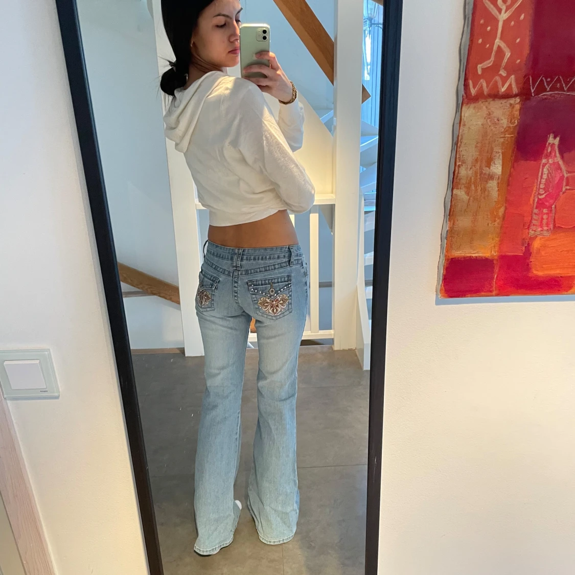 Lågmidjade bootcut jeans med unika fickor - 4