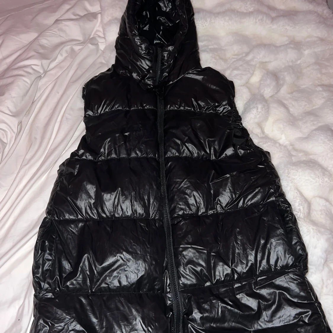 Svart dunväst från H&M