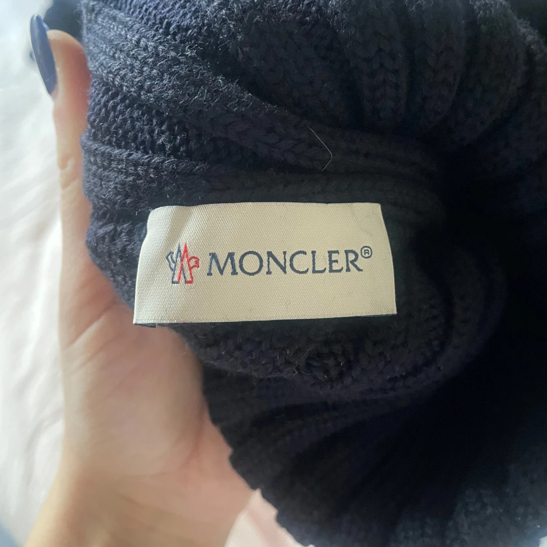 Svart ribbad mössa från Moncler - 2