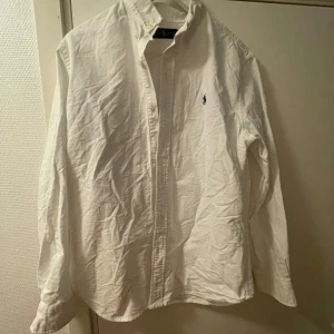 Ralph lauren skjorta  - Ralph lauren skjorta endast testad, storlek S, cond 10/10. Nypris 1500kr mitt pris 299