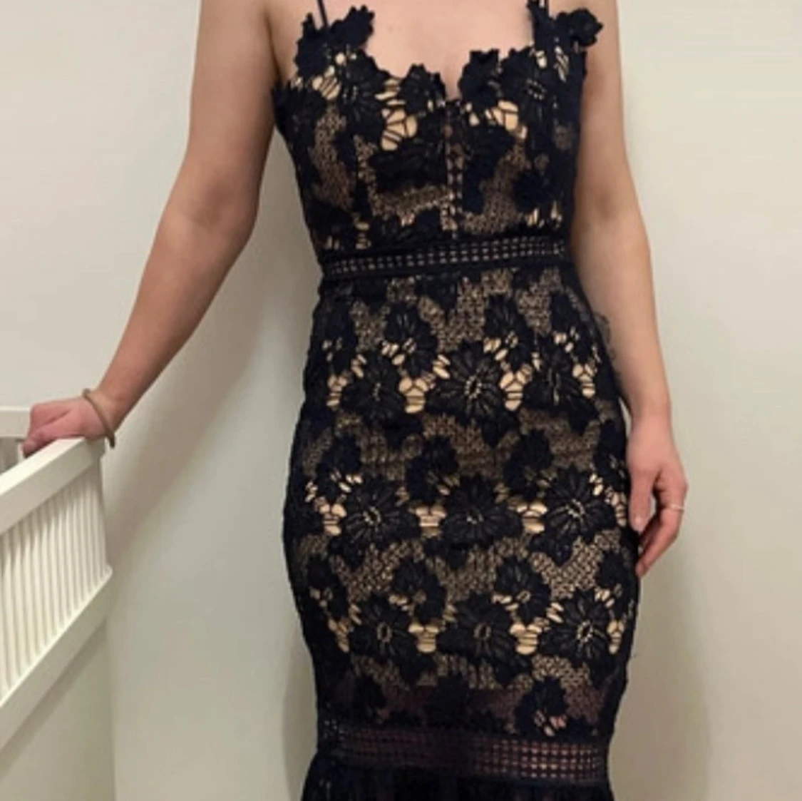 Marinblå spetsklänning med dragkedja