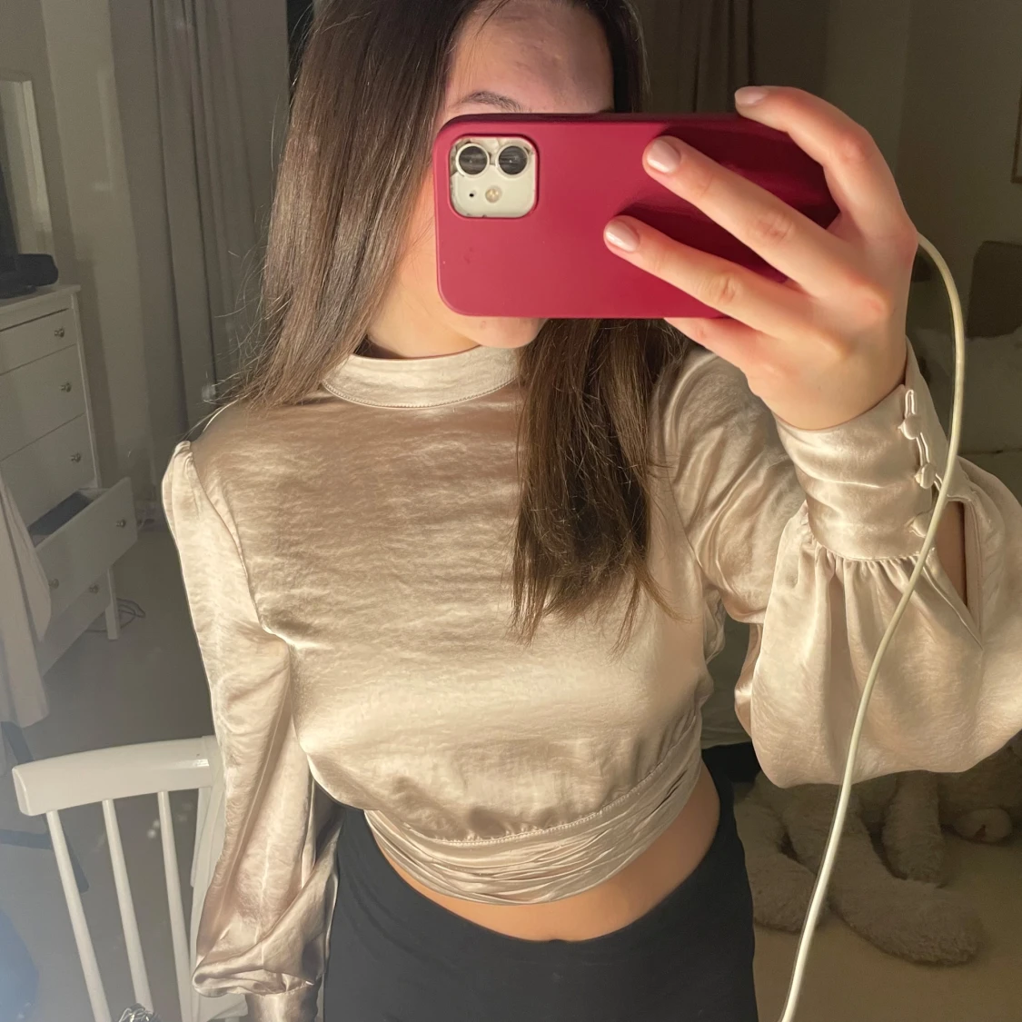 Beige satinblus med knytband