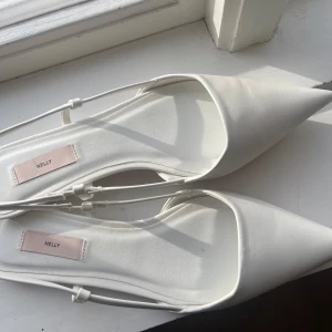 Spetsiga ballerinaskor  - Super fina ballerinaskor från Nelly, ser ut som nya 