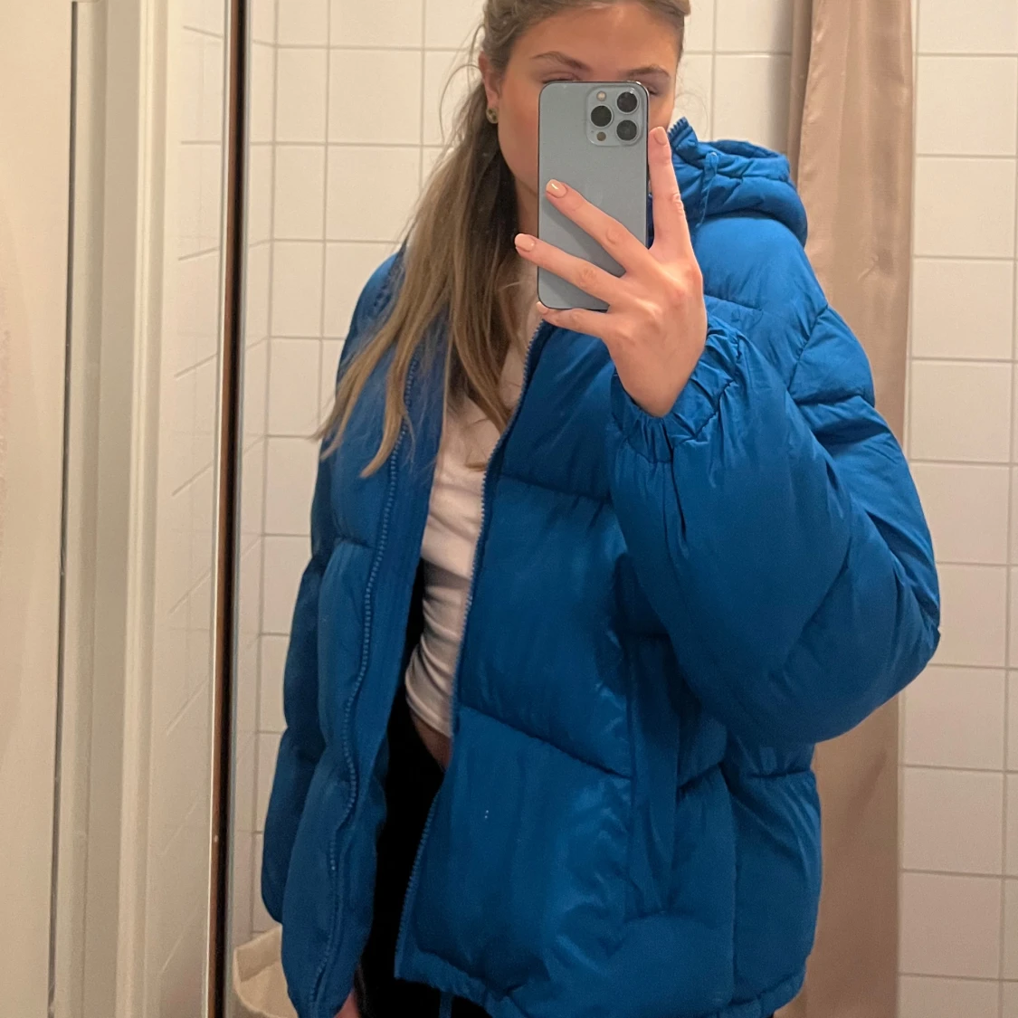 Blå dunjacka med huva - 2