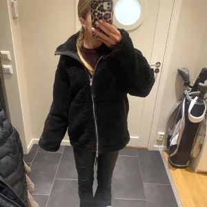 teddyjacka hm!  - jättesnygg och slutsåld teddyjacka från hm! 💕💕 i nyskick 💖🩷🎀