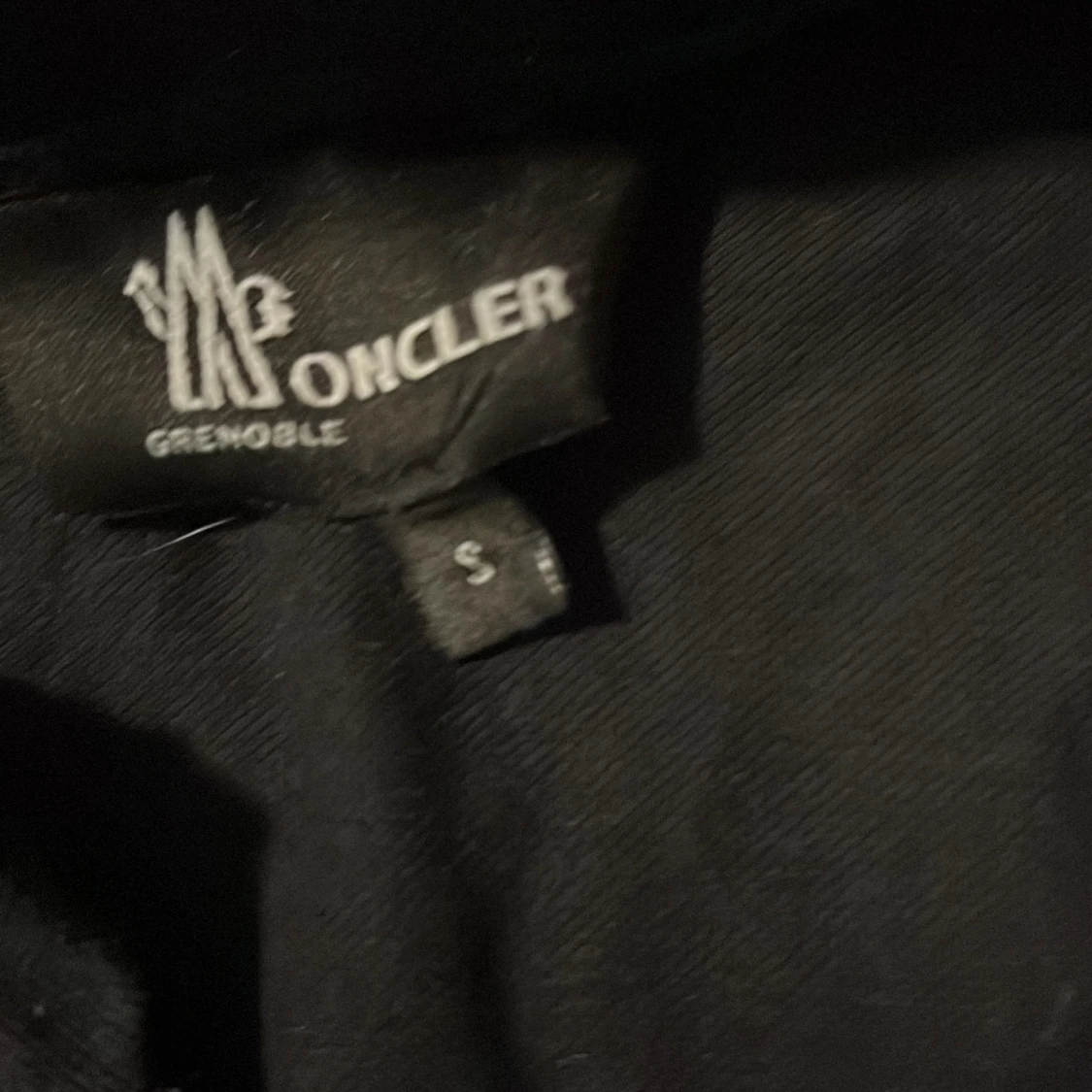 Svart pikétröja från Moncler - 1