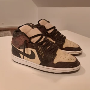 Jordan 1 mid paris YMCA - Sulorna är utbytta