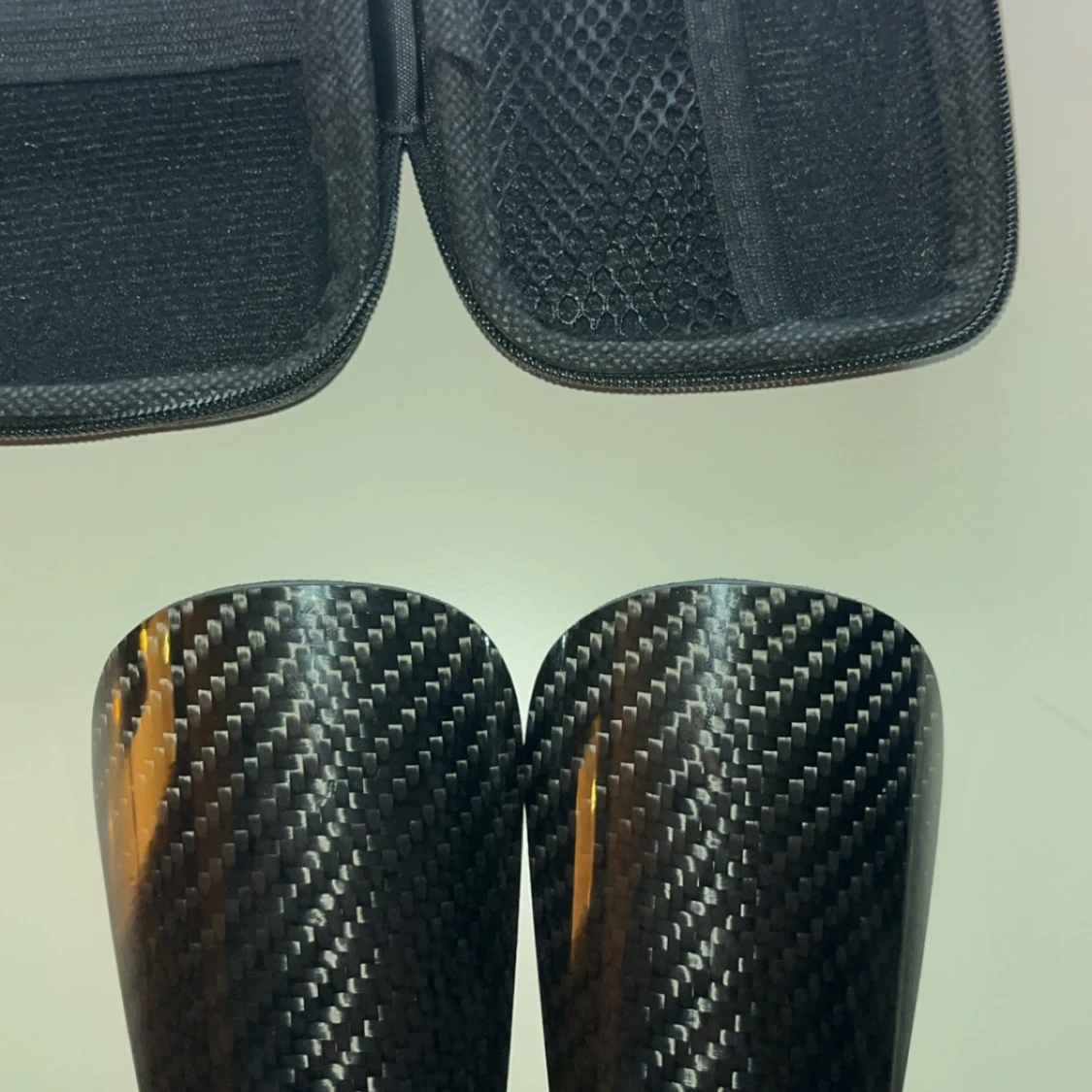 EffectusUF 100% Kolfiber benskydd - 1