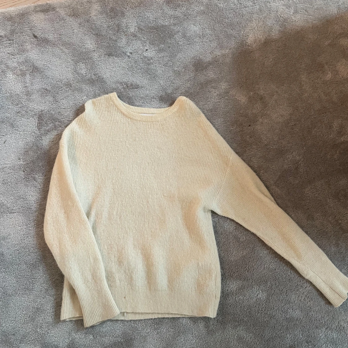 Vit stickad tröja  - 1