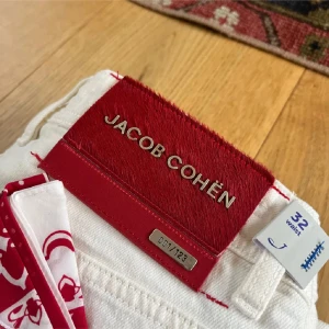 SÖKER JACOB COHEN LIMITED EDITION JEANS - Söker dessa jeans i storlek 32-33-34 waist