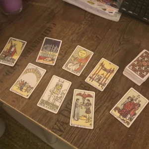 Tarot läsningar  - Hej, jag säljer tarot läsningar. Du kan fråga precis vad du vill och korten berättar :) Jag har hållit på med tarot en del år. Priser är 100kr per läsning, men om ni är behov och är i kris läge så godtar jag vilken summa som ert hjärta kan ge. Jag vill bara hjälpa. ❤️🍀🪬⭐️