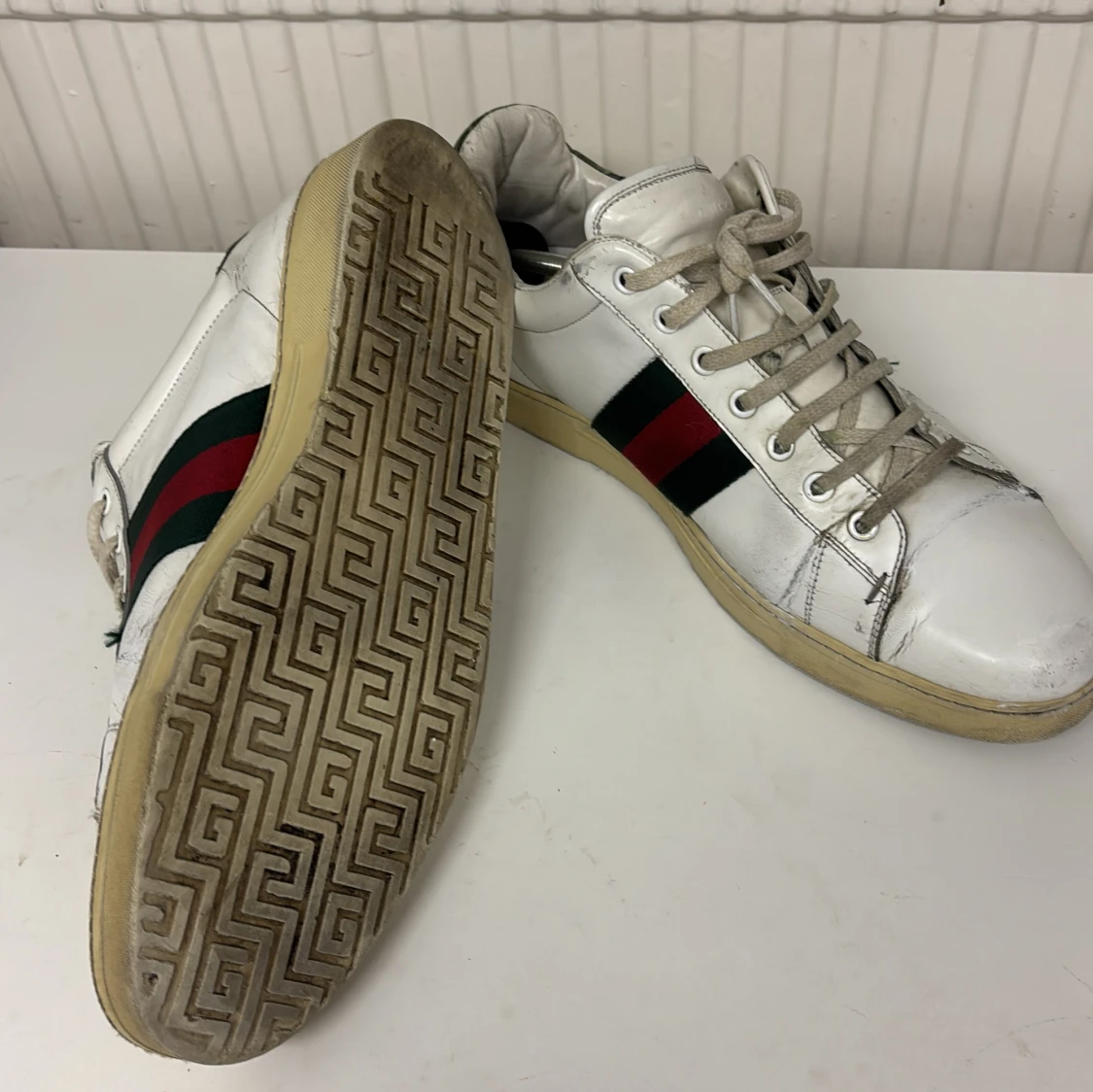 Vita sneakers med ränder - 2