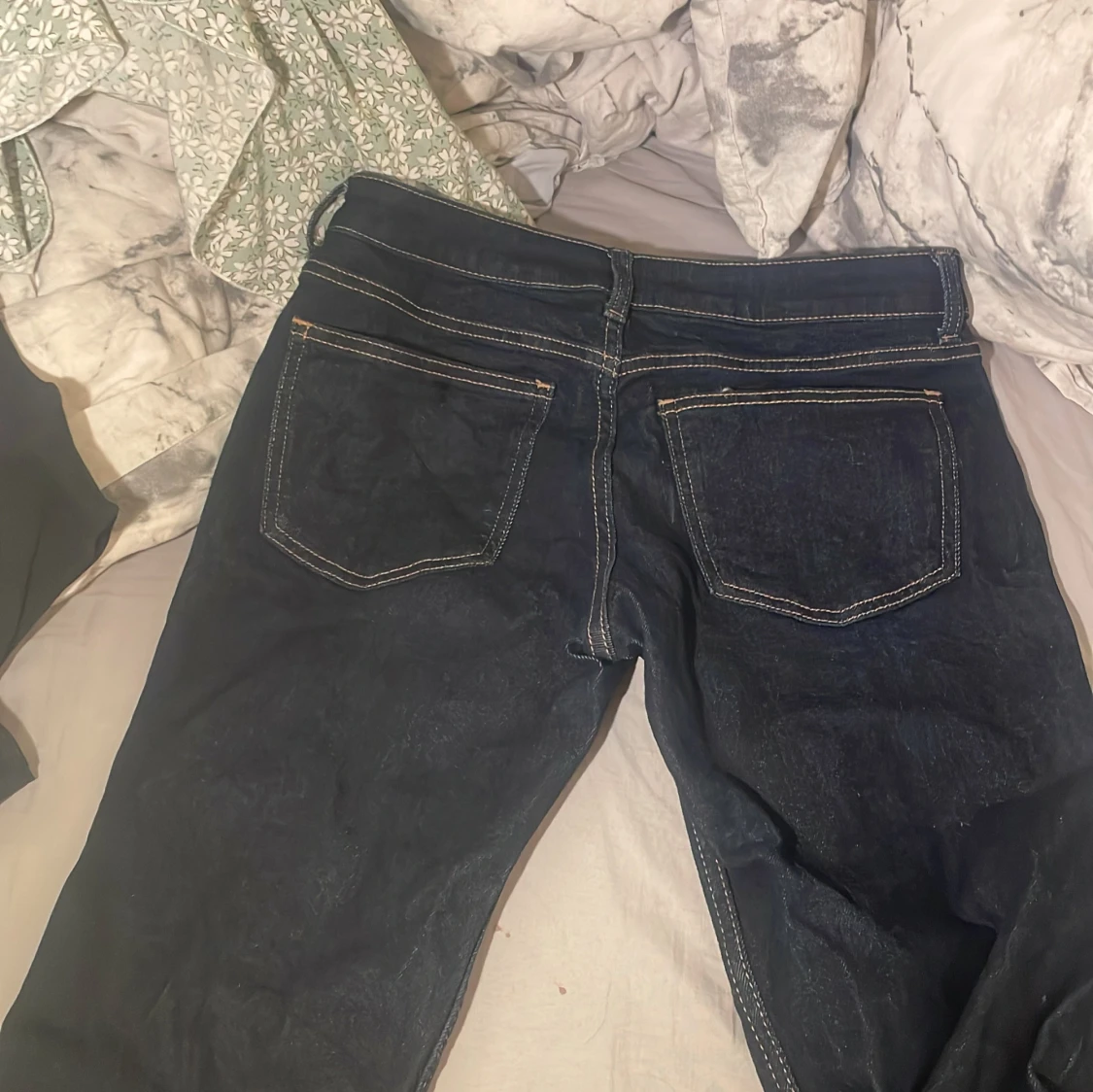 Svarta bootcut jeans - 2