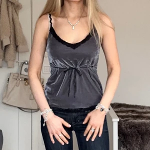 reworked linne  - linne jag sytt om och designat, kan knytas framtill eller i ryggen, passar xs-m ⊹ jag är 173cm & stl S/36/28 för referens ⊹ läs POLICY (i gillade inlägg) innan köp ⊹ använd gärna ”Köp” ⊹ 