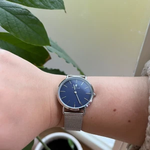 black oak damklocka blå/silver - Otroligt fin, knappt använd och legat undanglömd. Nytt batteri behövs, skickas med låda🩵