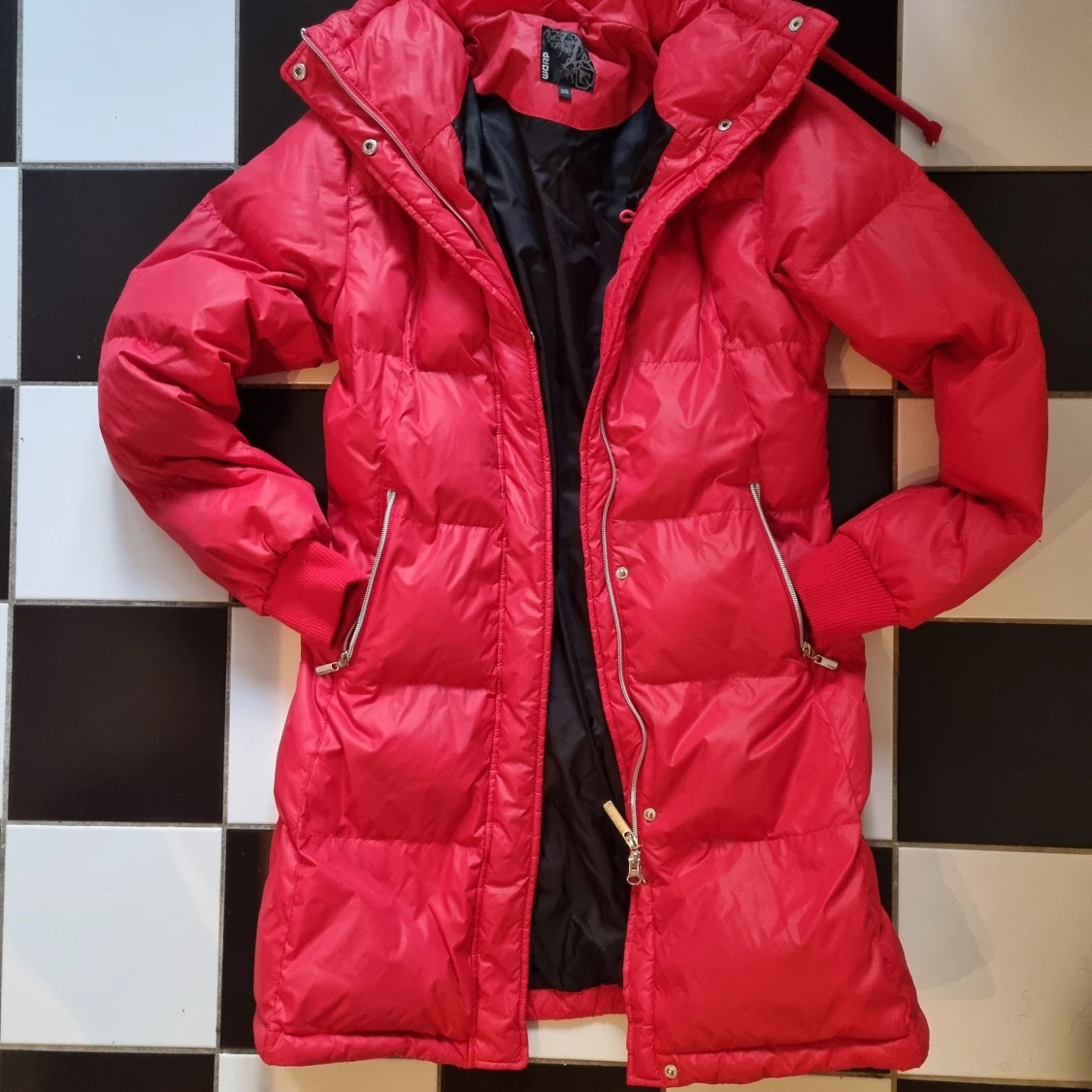 Röd dunjacka från Stadium