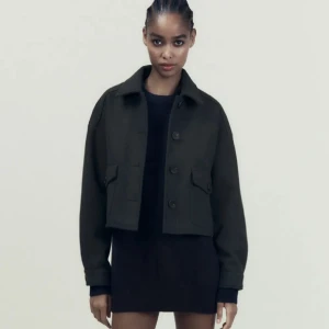 kappa zada - jättefin grön kappa ifrån zara som tyvärr inte kommer till användning💓 