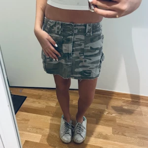 Camouflage/militär kjol - Militär/camouflage kjol som jag säljer då den itne används ❤️