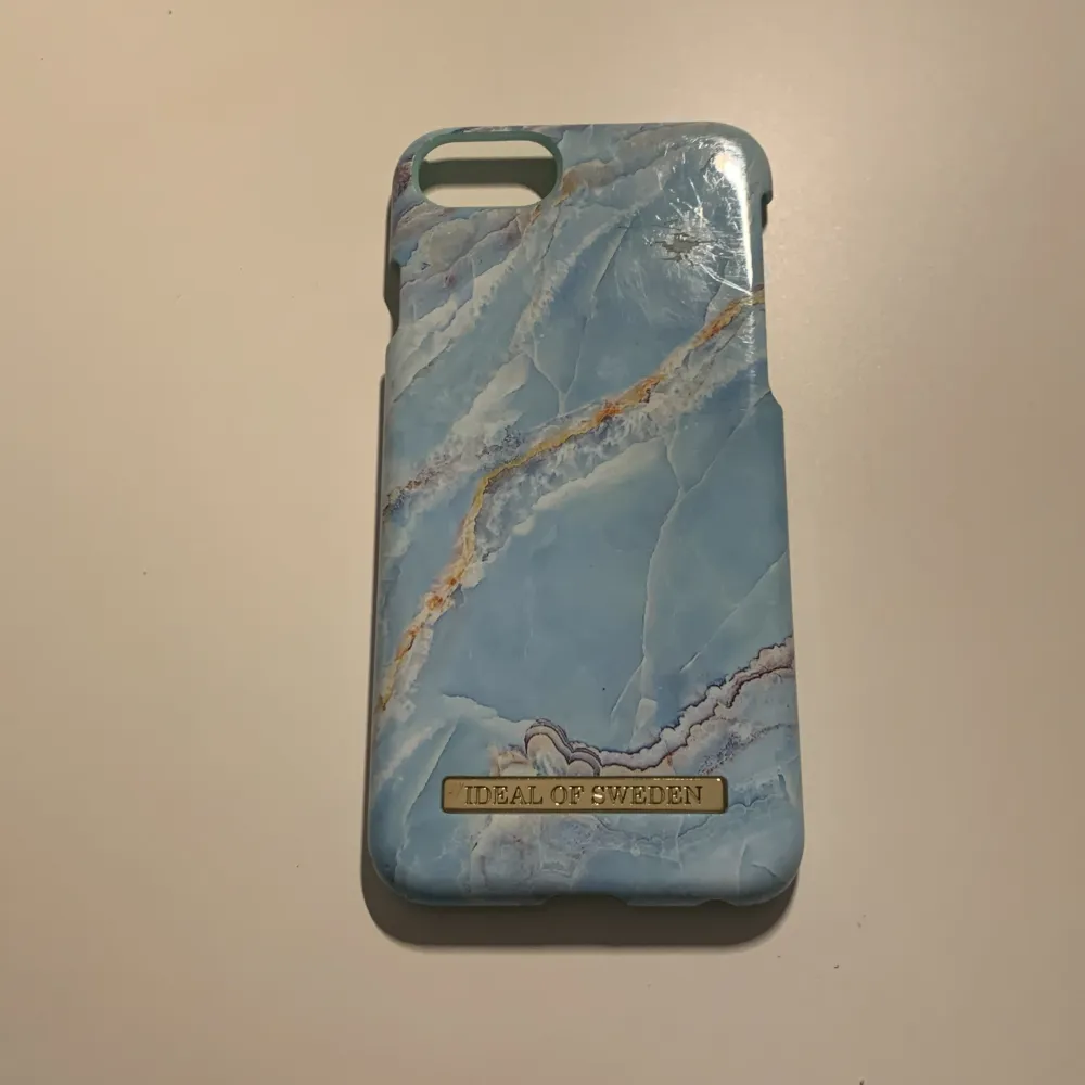 Fint mobilskal i marmor från ideal of sweden. Inte använt så mycket. Vet inte riktigt vilken mobil den är till för. Kanske 7,8? . Muu.