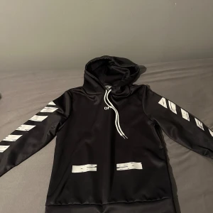 Svart hoodie - Helt ny