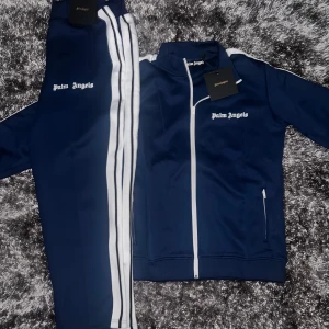 Palm angels dress  - Navy blue Palm angels dress - L  Helt oanvänd säljer pga den ej passar. 