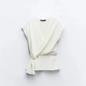 Säljer en slutsåld zara blus  - Storlek M, fin blus 