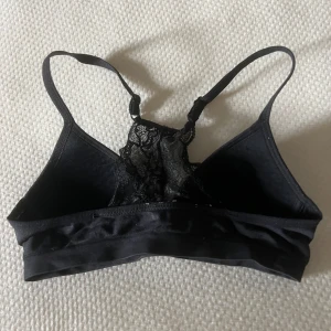 Lindex topp/bh  - Använd ett fåtal gånger och är i storlek 70AA
