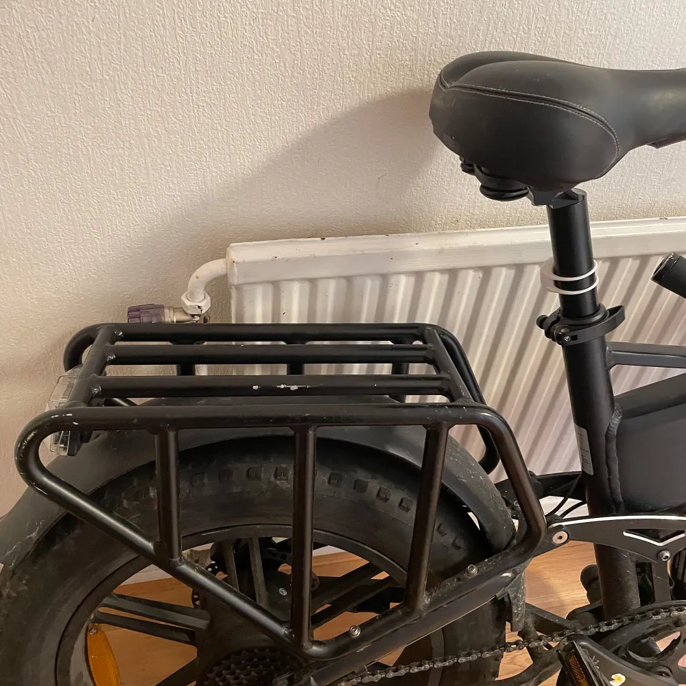 Hej jag vill sälja min cykel helt ny me kvitto laddare och allt knappt haft den i 4månader kör i 50km som snabbast och batteri håller 12mill innan den dör köpte den för 17k helt ny ,kan fraktas över allt. Muu.