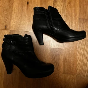 Boots - Svarta boots/stövletter som inte kommer till användning💕
