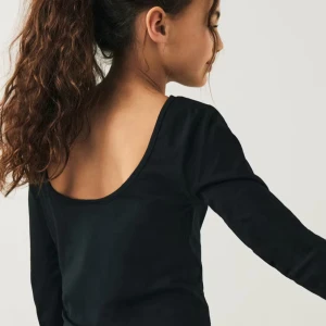 Tröja med öppenrygg  - Fin långärmad tröja med öppen rygg, är storlek 170