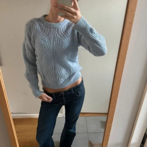 Filippa k tröja - En jätte fin blå Filippa K tröja som knappt är använd. Normal i storleken 