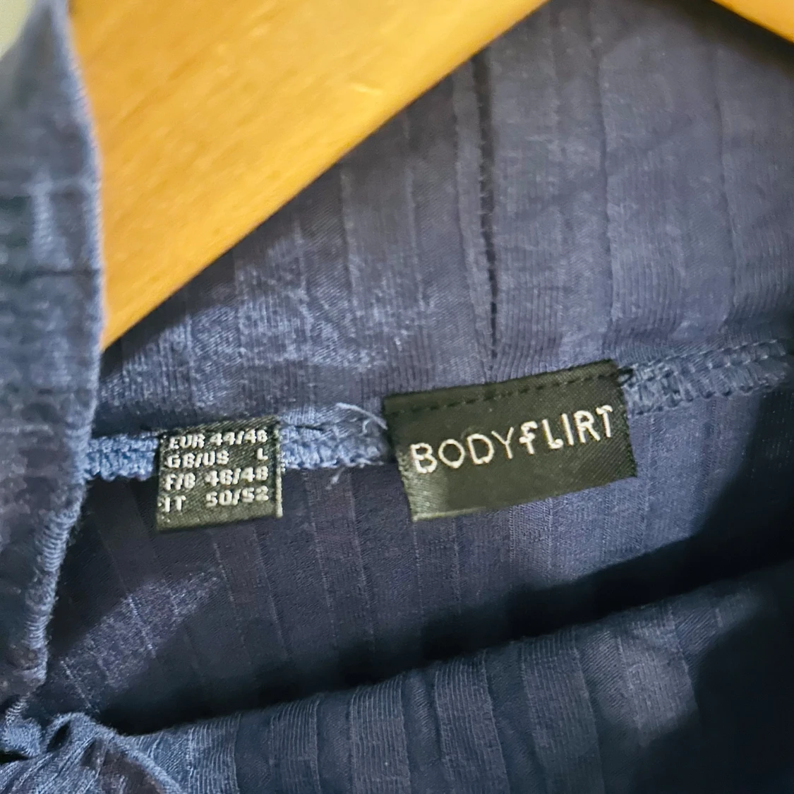 Mörkblå ärmlös klänning från Bodyflirt - 91