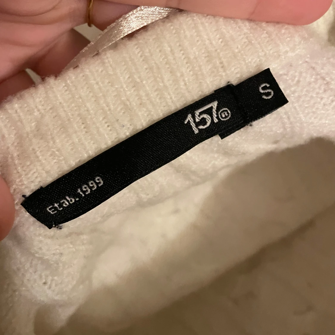 Vit stickad tröja från 157 - 91