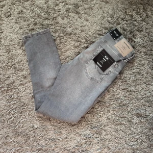 Jack&jones jeans - Riktigt feta Jack and Jones jeans som är helt nya. Modell - slim glenn. Skriv för frågor och funderingar ;)