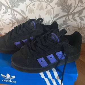 Adidas Canpus 00s W - Säljer mina campus 00s i storlek 36 o 2/3 (36 och en halv). Jätte snygga och skönt material, har använt typ 5 gånger. Nypris var 1345kr. Snören Medföljer. 🙏🤩