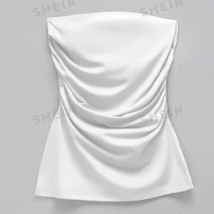 Vit tubtopp från SHEIN - Snygg vit tubtopp från SHEIN med draperad design. Perfekt för sommardagar eller en utekväll. Toppen är axelbandslös och har en tight passform som framhäver figuren.