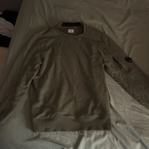 Cp company crewneck - Skick 9/10 inga skador eller något. Kan gå ner i pris vid snabb affär. 