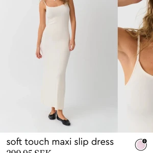 Gul långklänning - En fin ljusgul långklänning frn Gina tricot. Enbart testad klänning i storlek xs. Säljes för jag aldrig använt den.