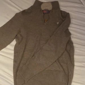 morris tröja grå  - sick helt ny 10/10 nypris 1500 mitt 650. skrev självklart vid övriga frågor samt mer/bättre bilder😁