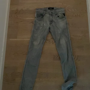 Replay - Snygga replay jeans i storlek 29:32