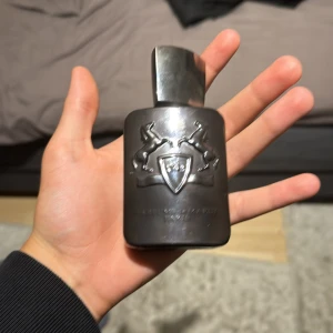 Parfums de Marley  - Säljer denna vinterparfymen. Fick den i julklapp så haft den ett bra tag. Men det är cirka 1-3 ml kvar. 