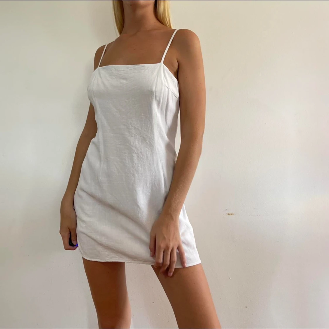 Vit linneklänning