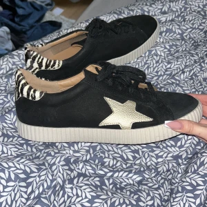 Skor från M&S collection  - Jag säljer dessa skor för att dom är förstora för mig, dom är använda men i okej skick 