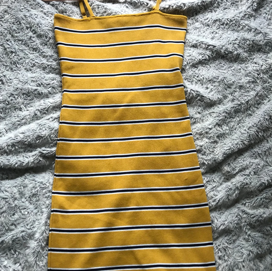Gul klänning med ränder✨ - 90
